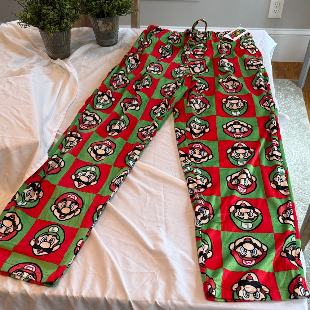 Super Mario Men's Green and Red Lounge Pants, Size M, NEW WITH TAG